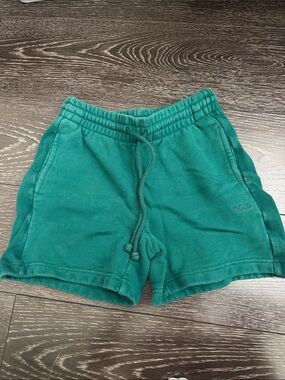 Aritzia TNA sweatfleece boyfriend fit shorts